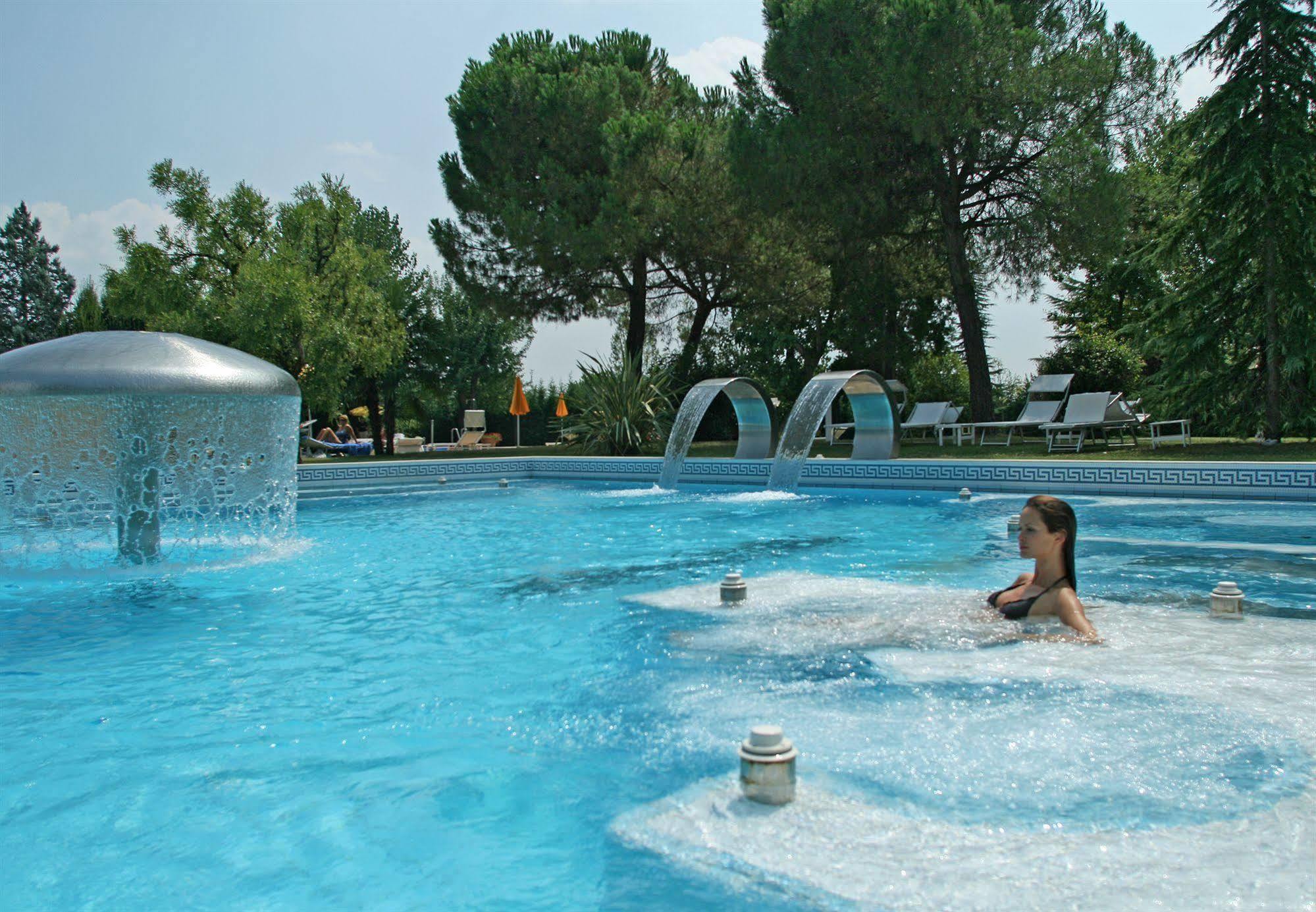 Hotel Terme Neroniane มอนเตกรอตโต แตร์เม ภายนอก รูปภาพ